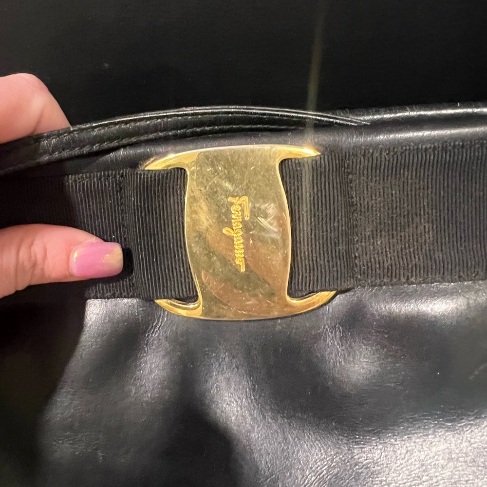 Authentic Ferragamo Black Leather crossbody Handbag - Picture 8 of 13